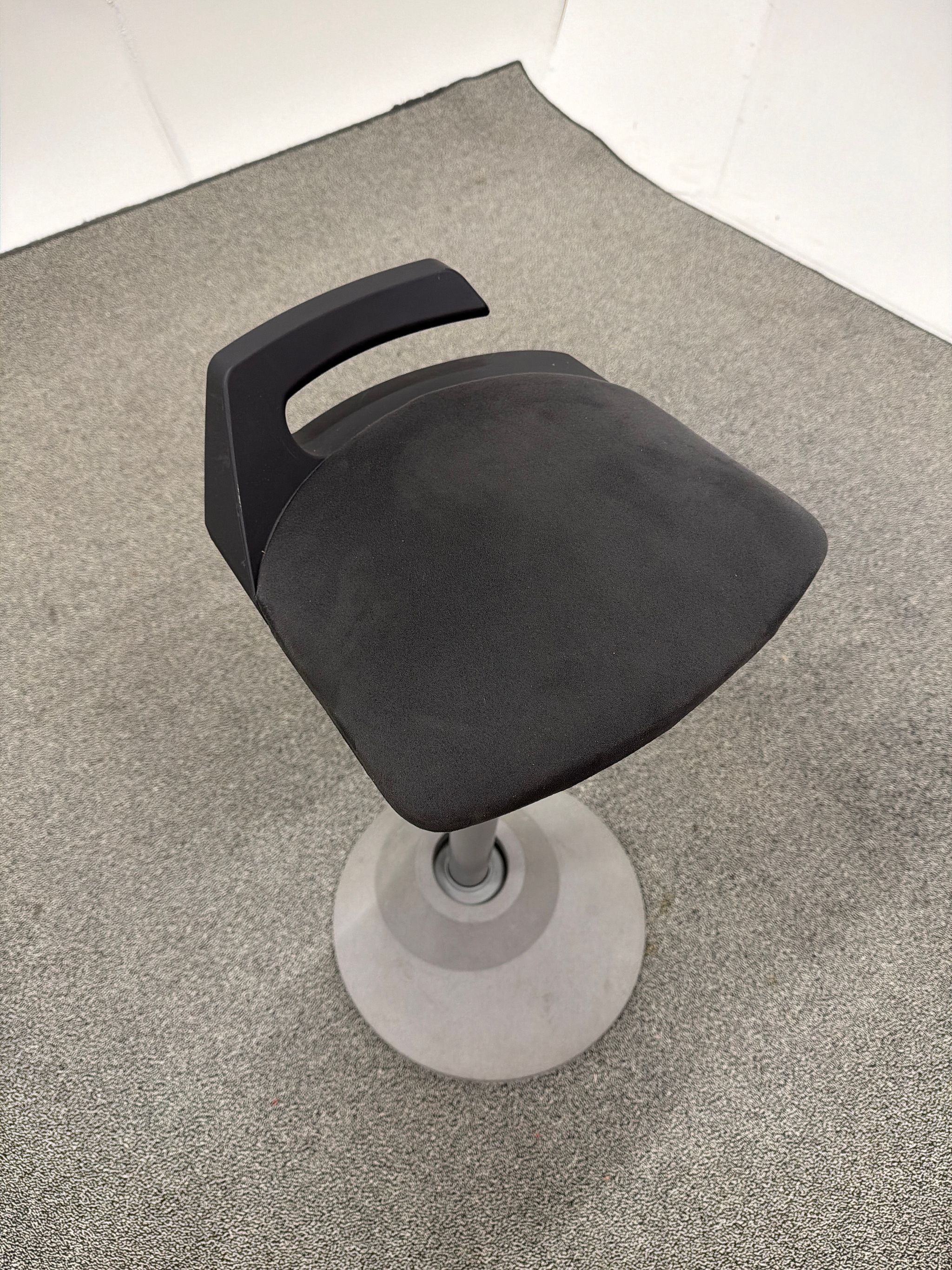 Image 8/9