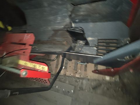 Image 6/10