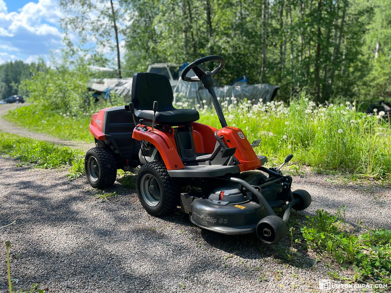 Husqvarna Rider 111B5 Siisti Ja Toimiva Ruohonleikkuri Jyv skyl husqvarna-rider-111b5-siisti-ja-toimiva-ruohonleikkuri-jyv-skyl
