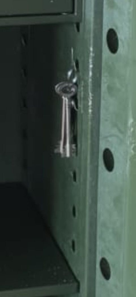 Image 3/6