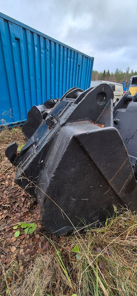 Image 2/4