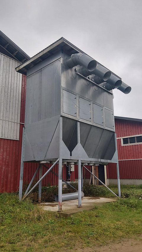 Image 2/15