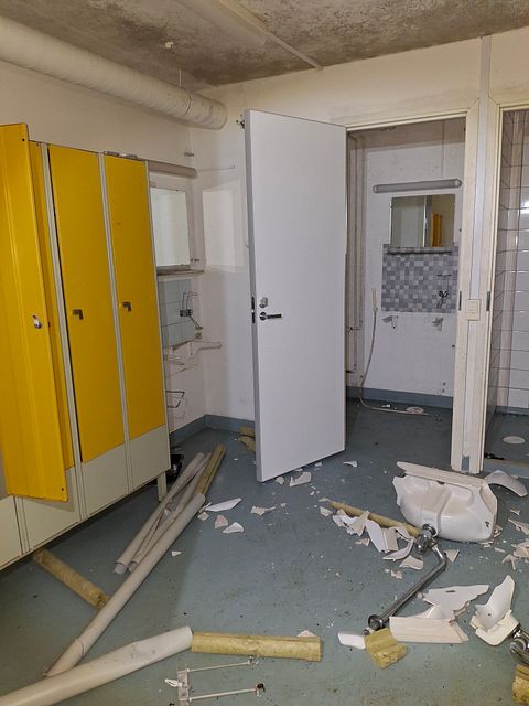 Image 17/40