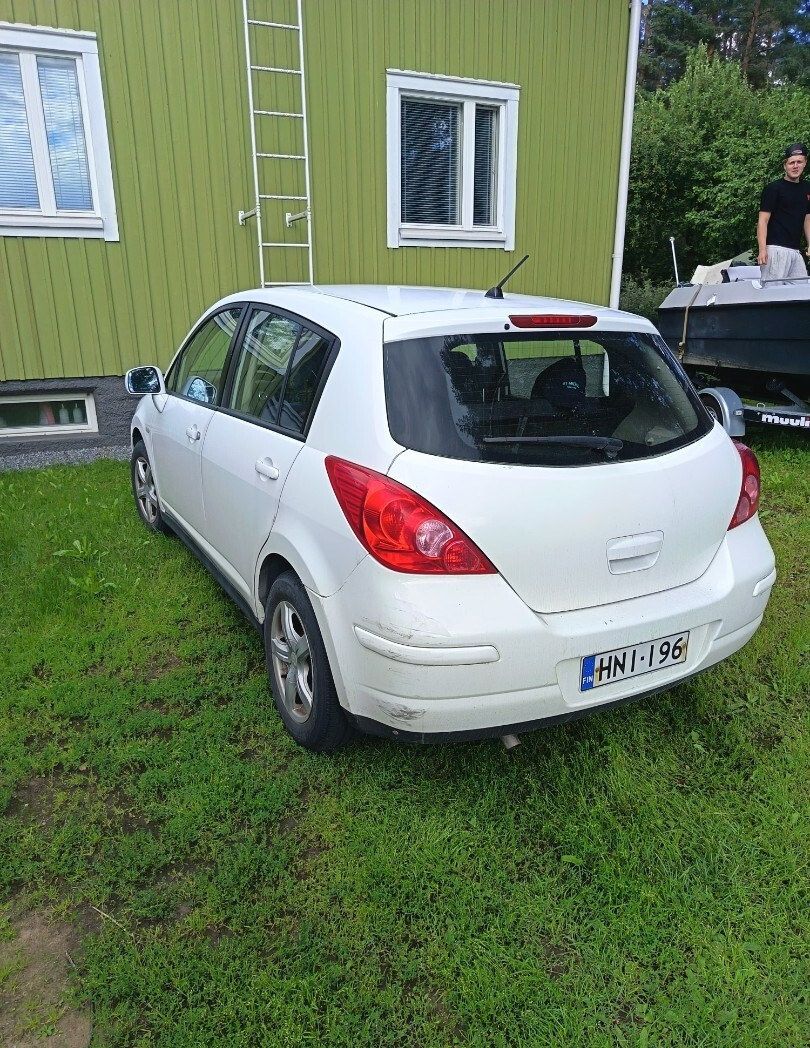Image 4/6
