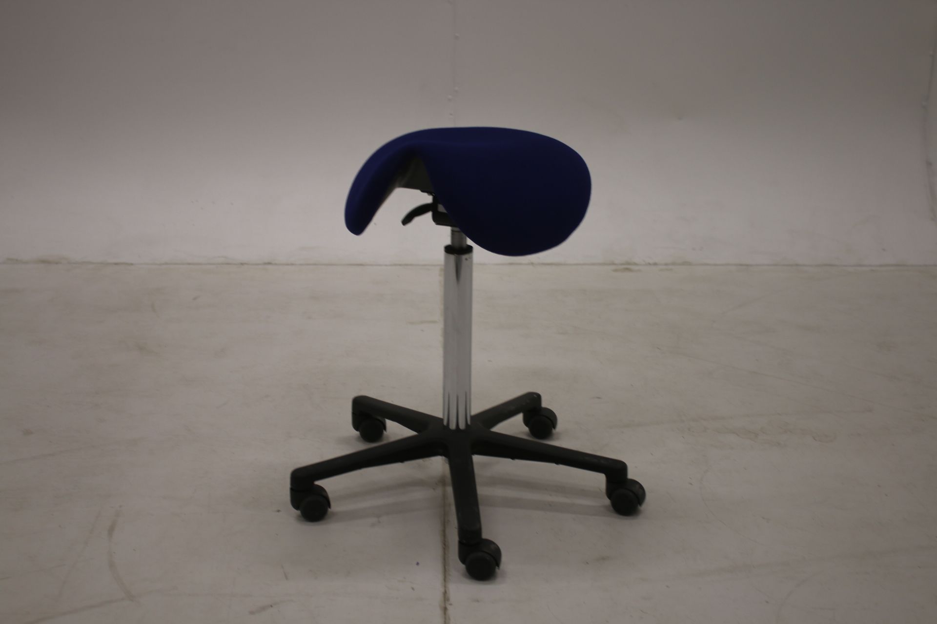 Image 6/10