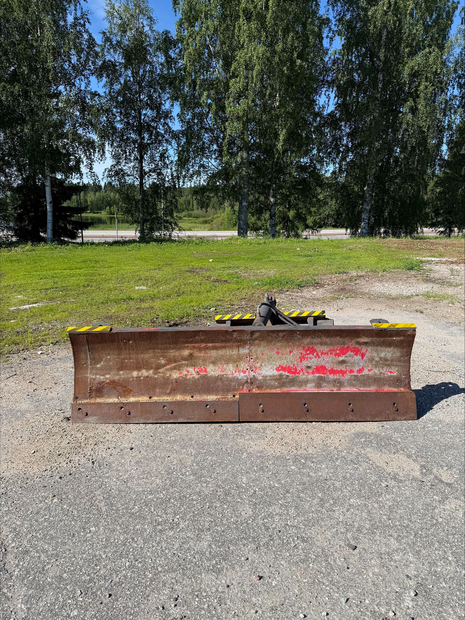 Image 2/4