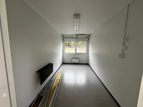 Image 6/9