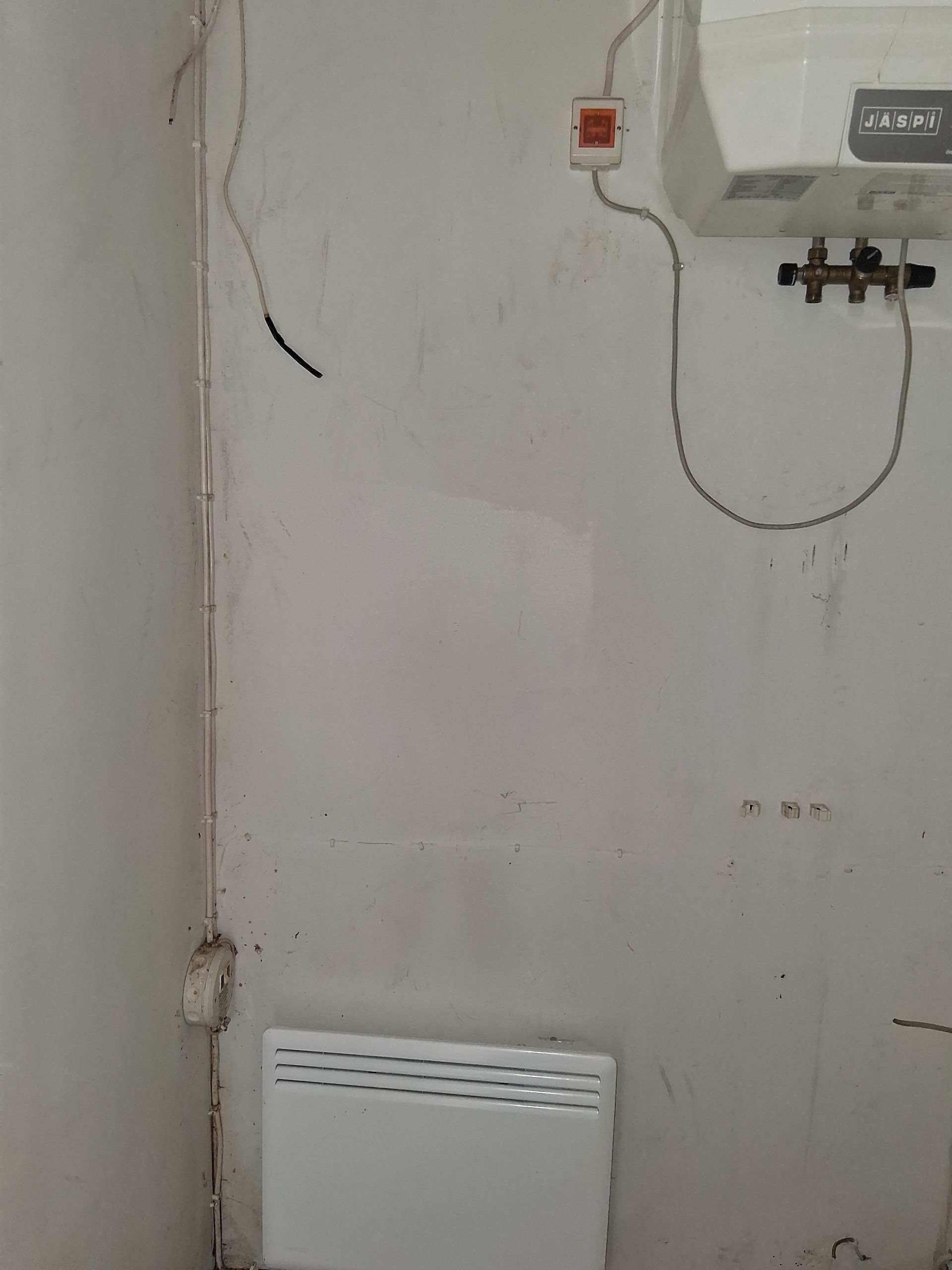 Image 3/8