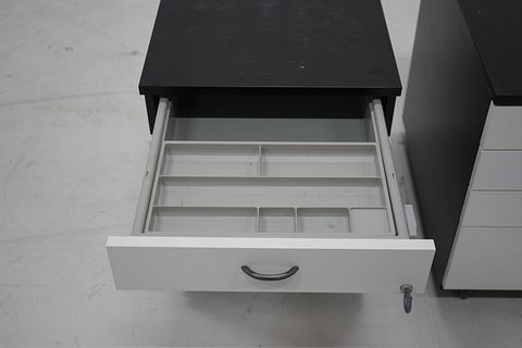 Image 8/10