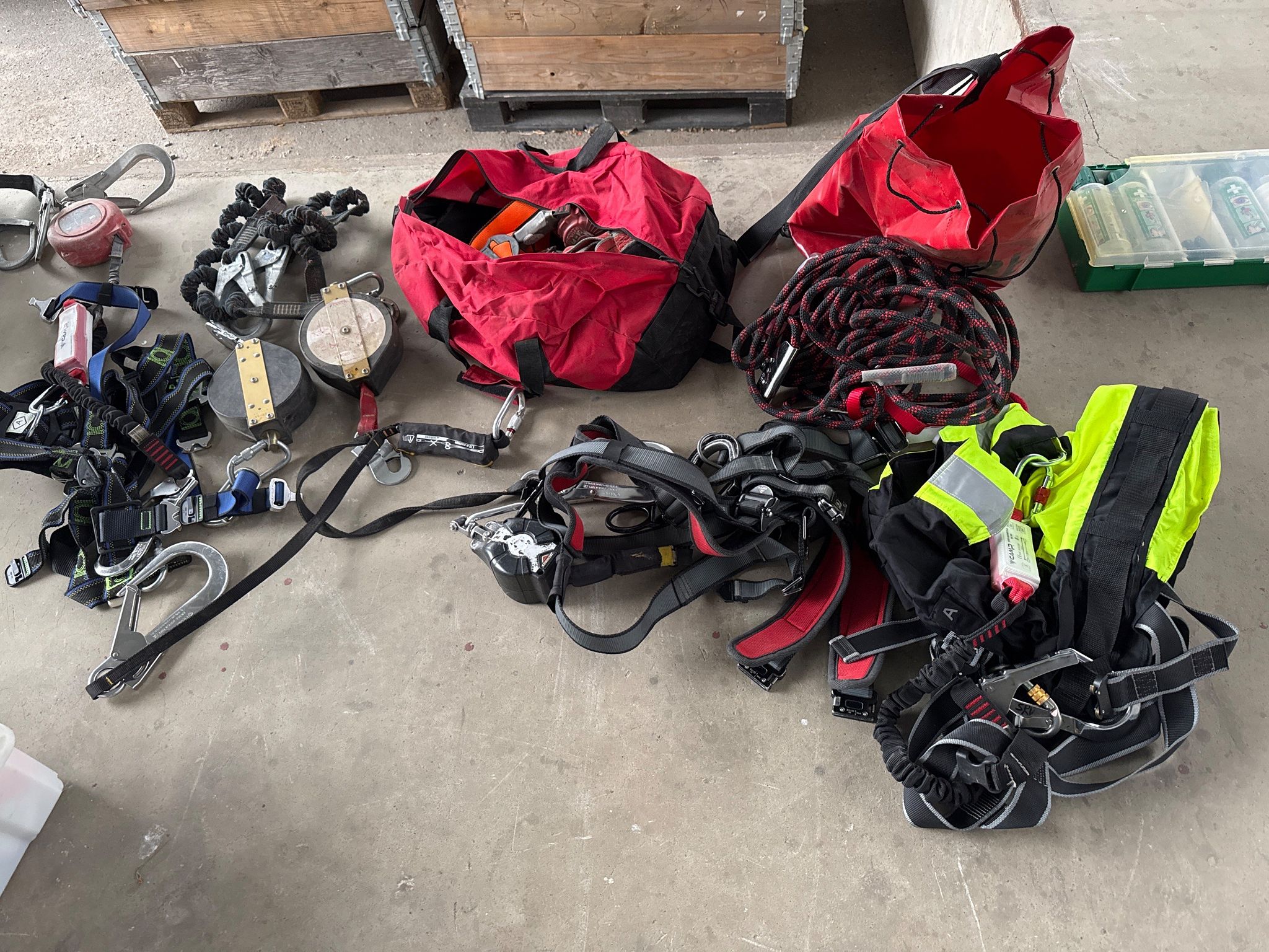Image 1/25