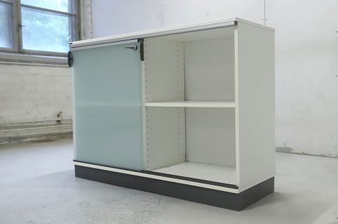 Image 8/10
