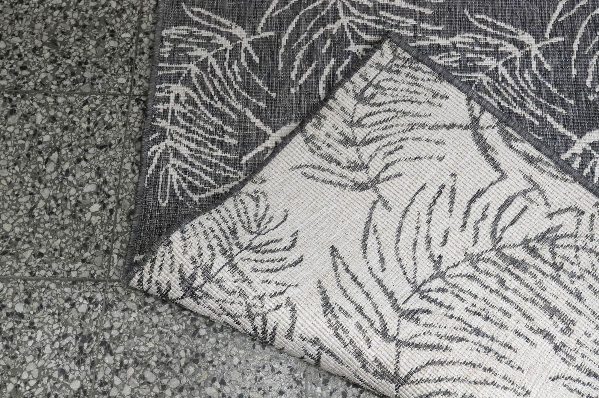 Image 2/5