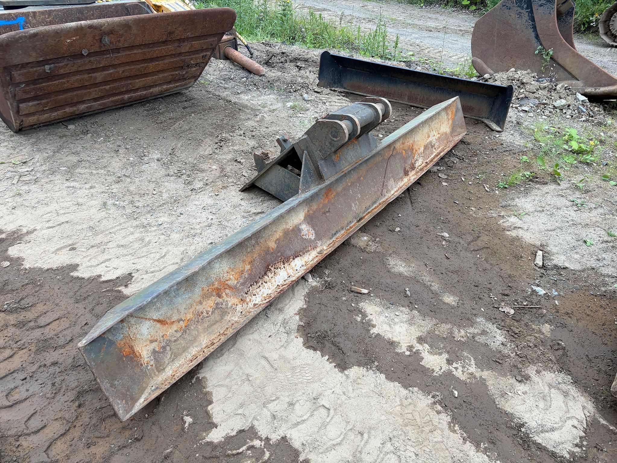 Image 2/4