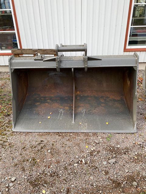 Image 2/4