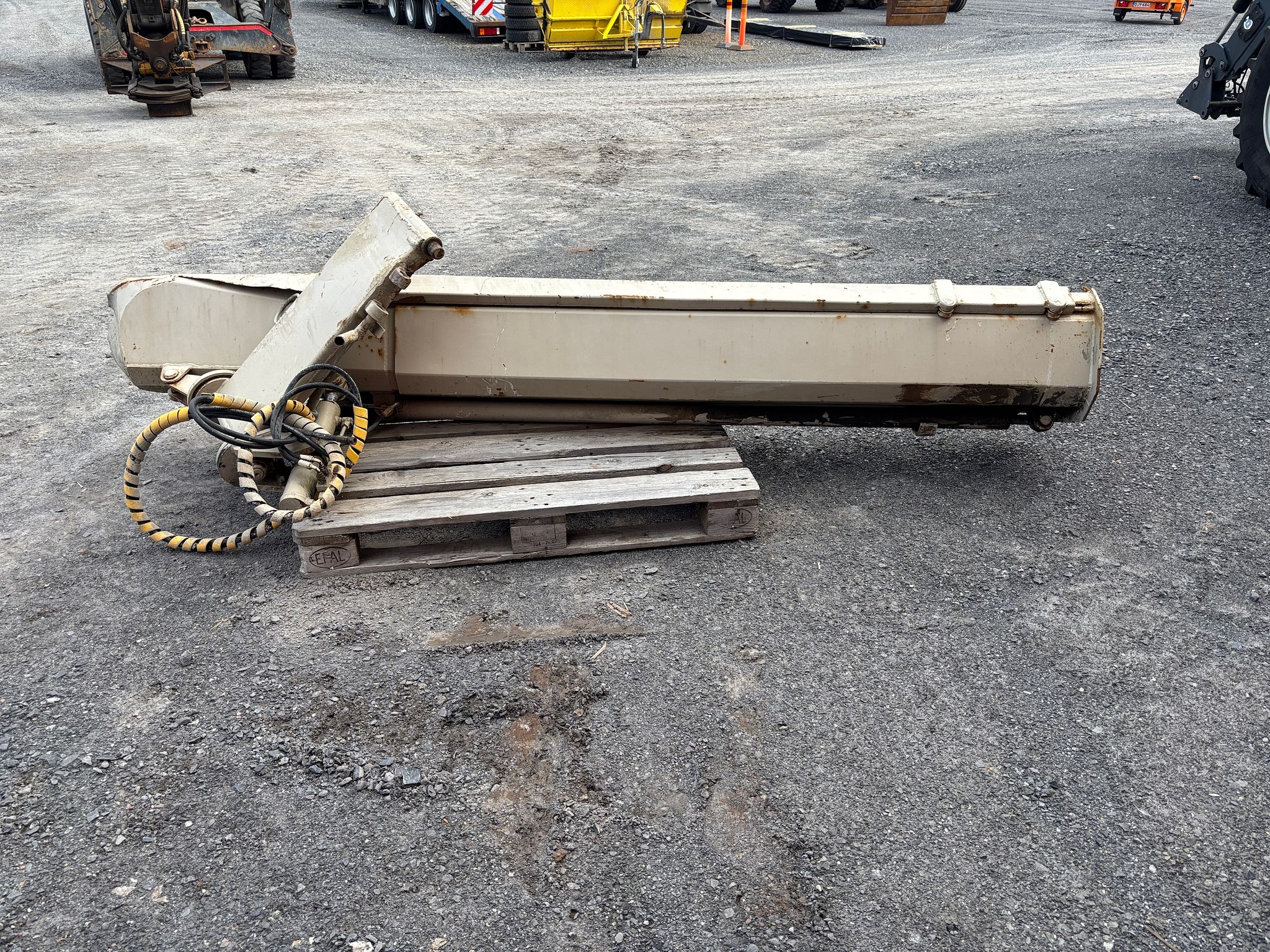 Image 3/4