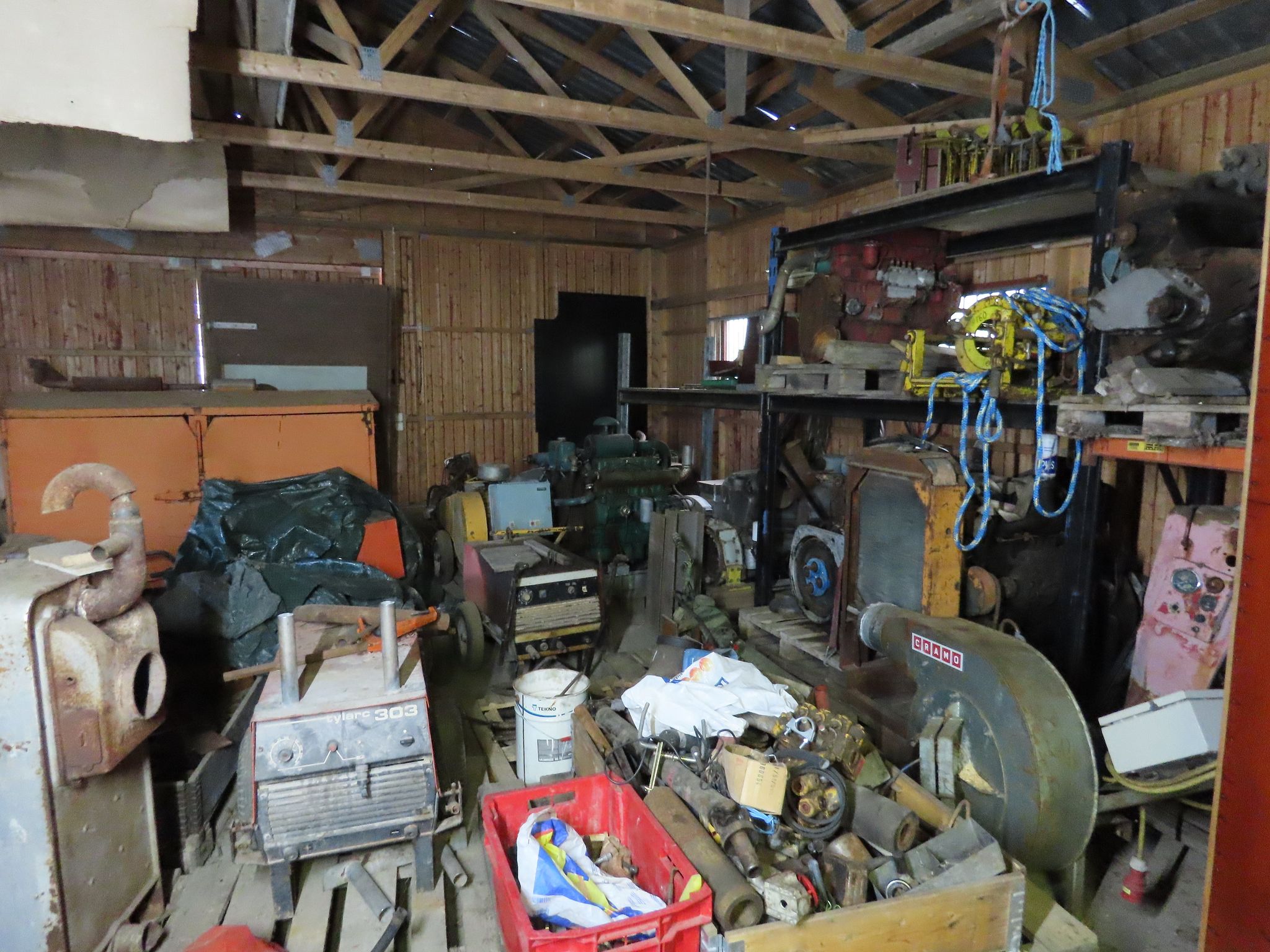 Image 1/28