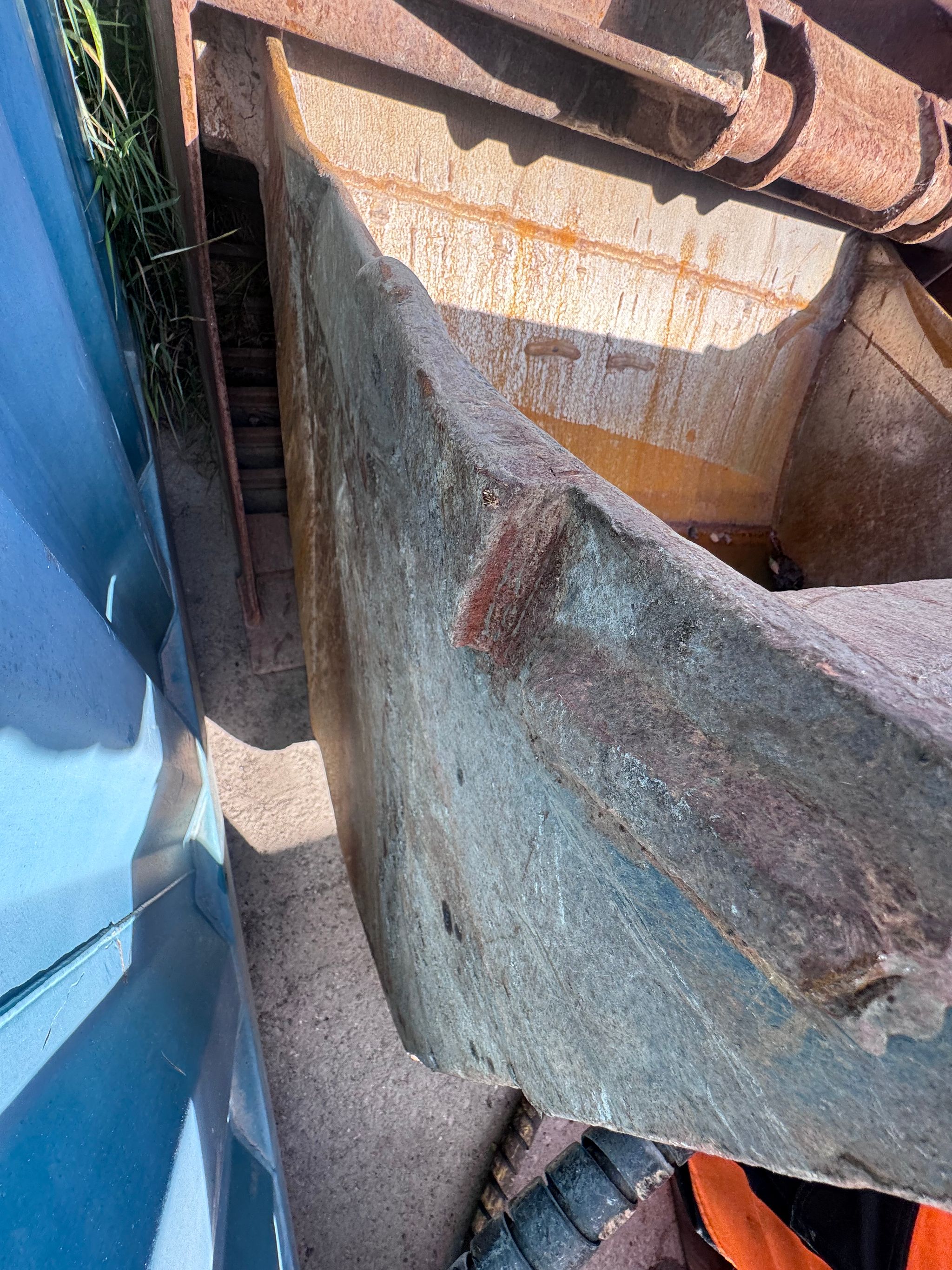 Image 4/8