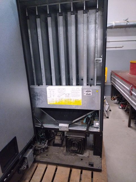 Image 4/6