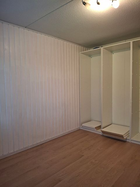 Image 8/19