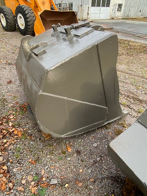 Image 2/4