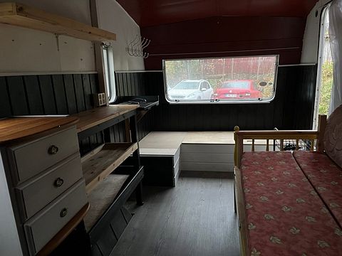 Image 5/8