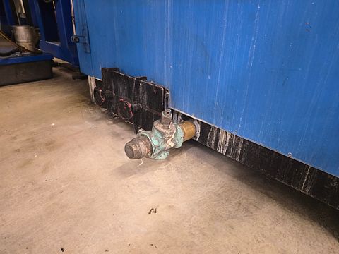 Image 8/10