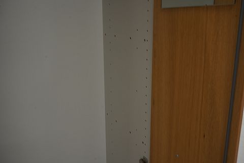 Image 3/7