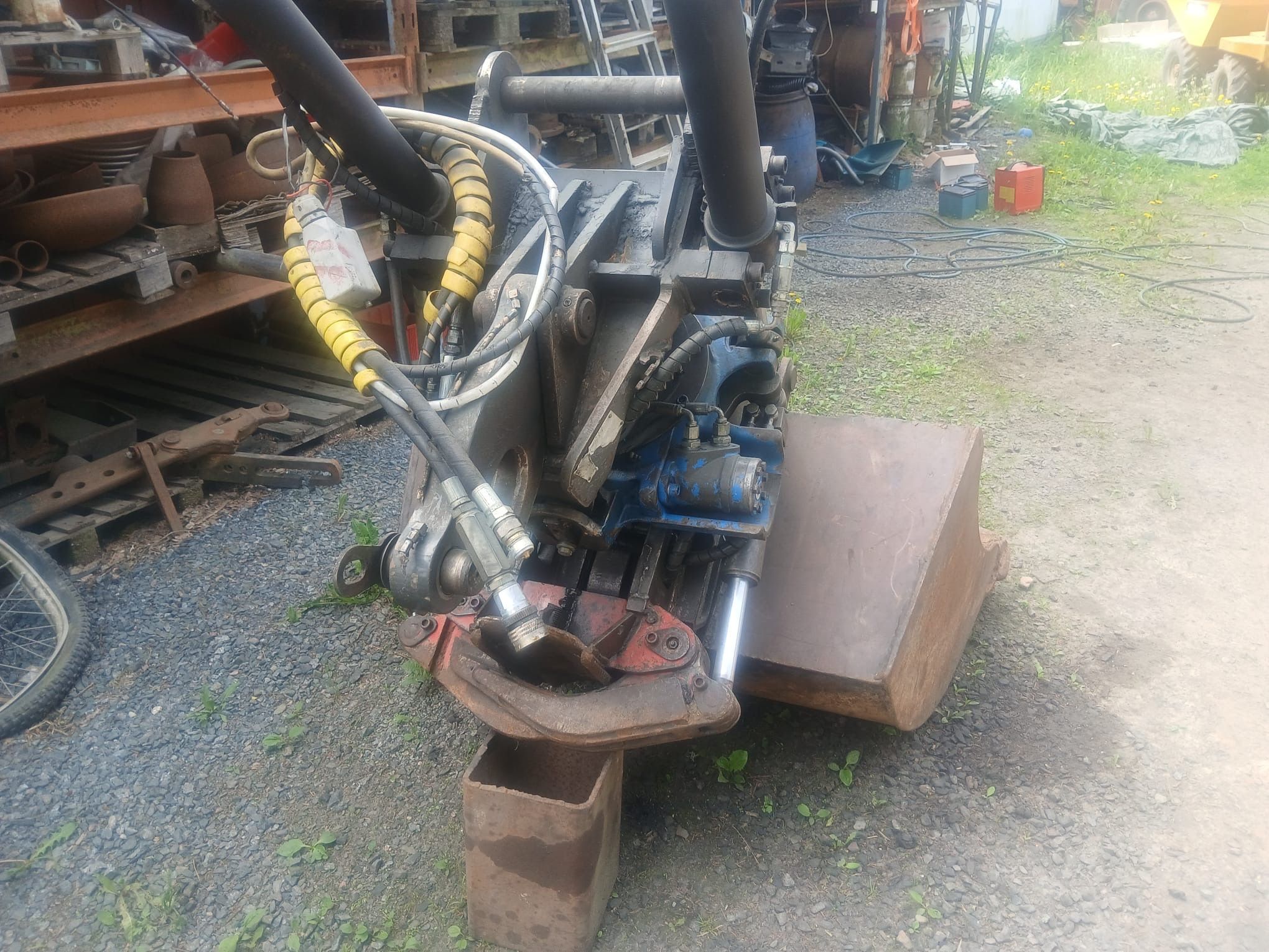 Image 2/6