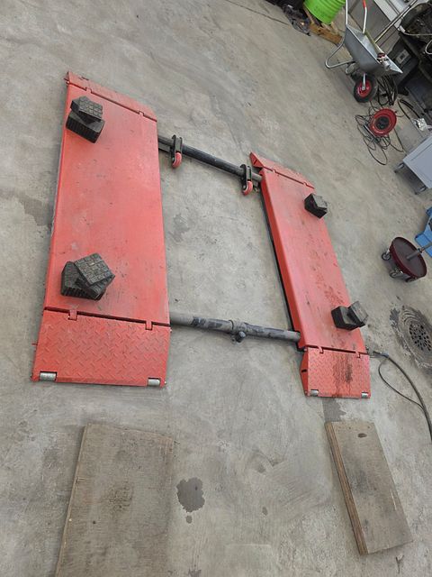 Image 1/4