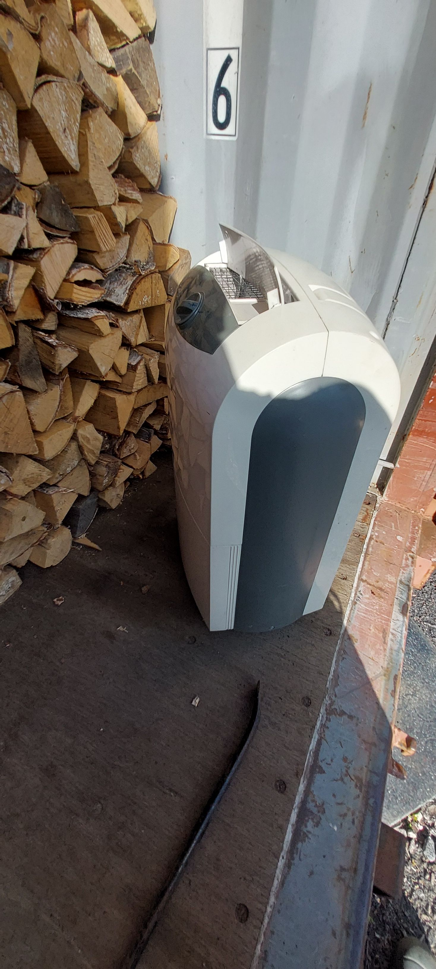 Image 4/9