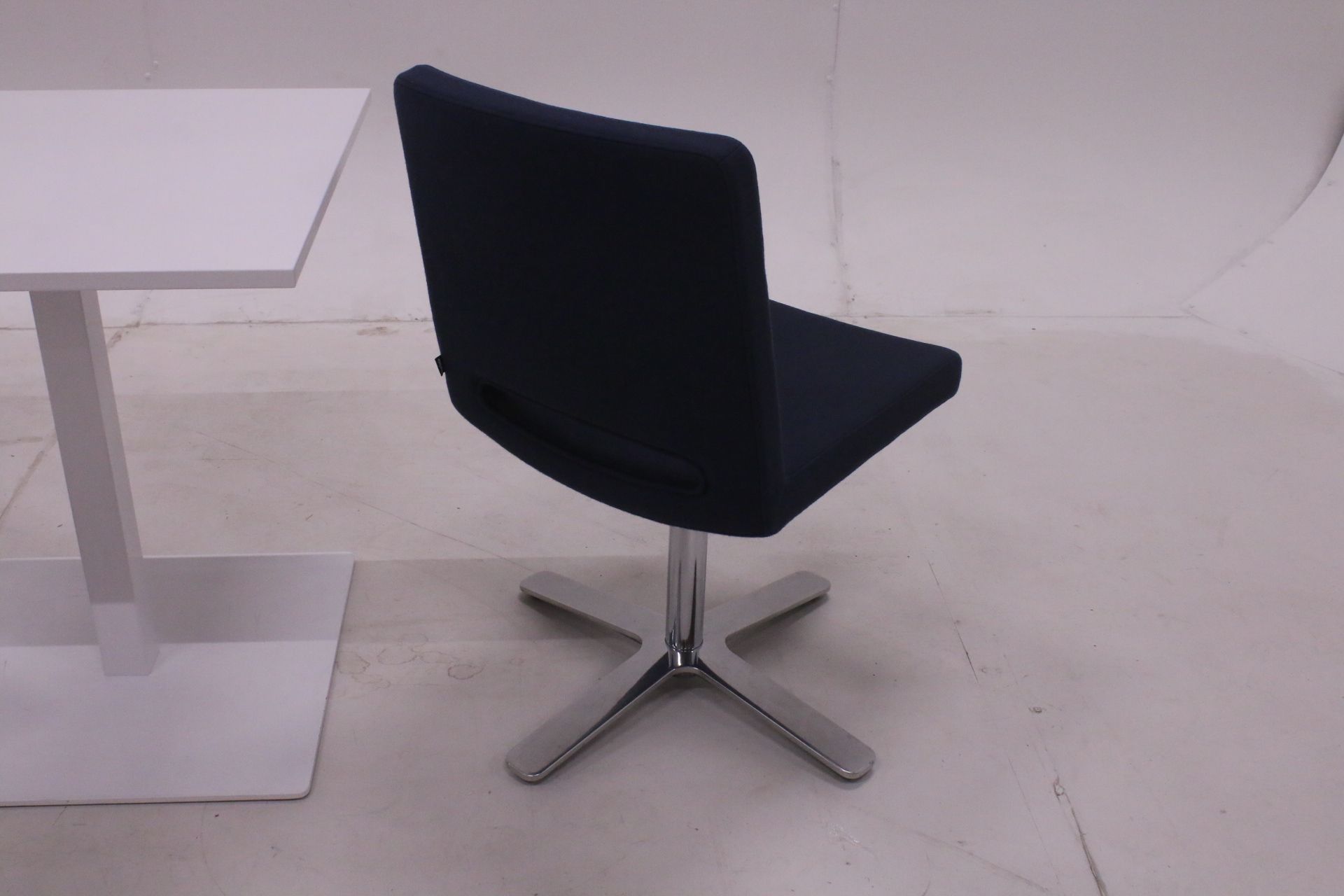 Image 6/7