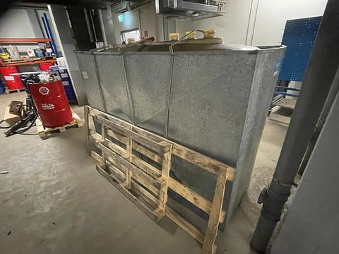 Image 4/5