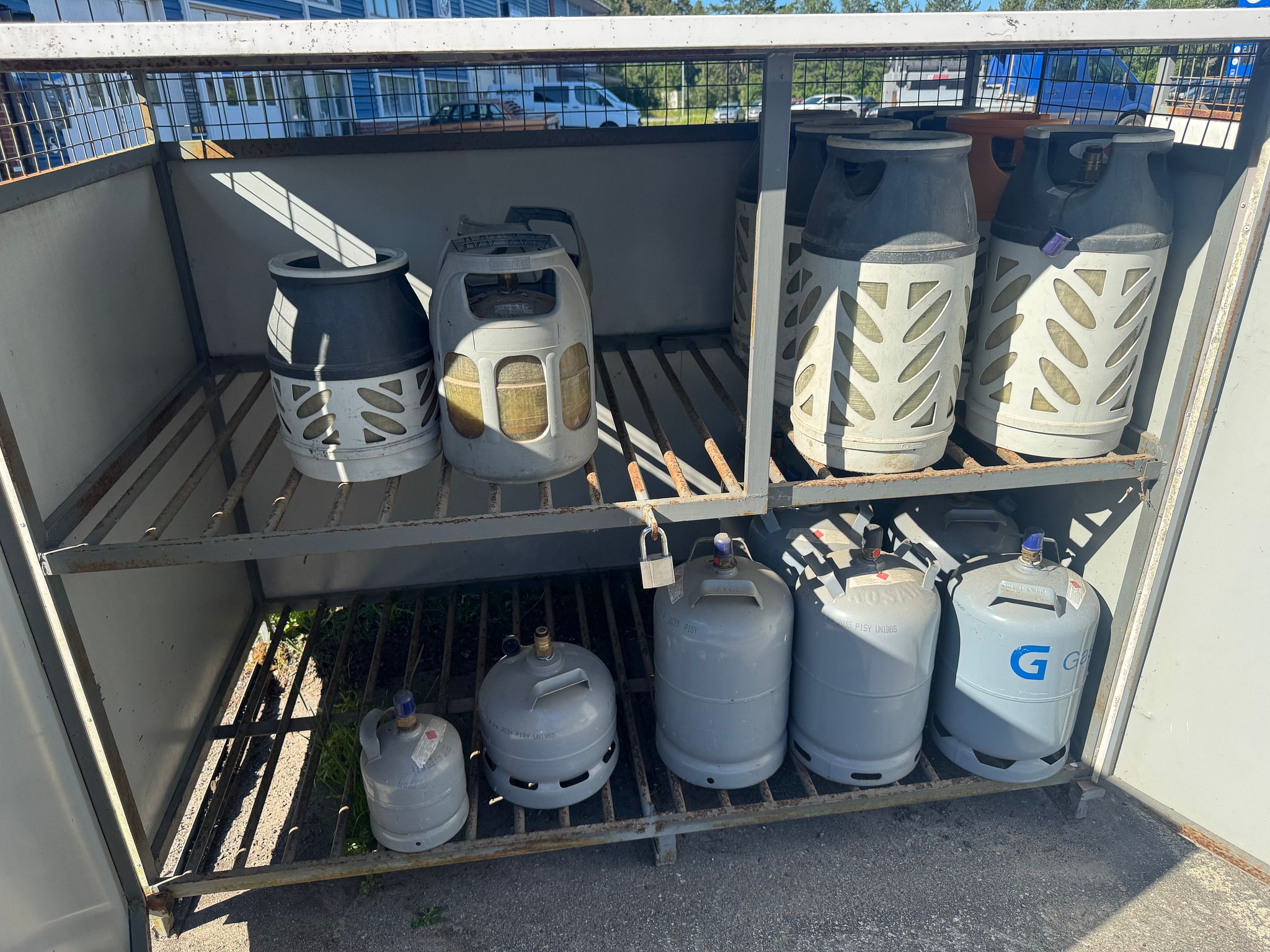 Image 1/4