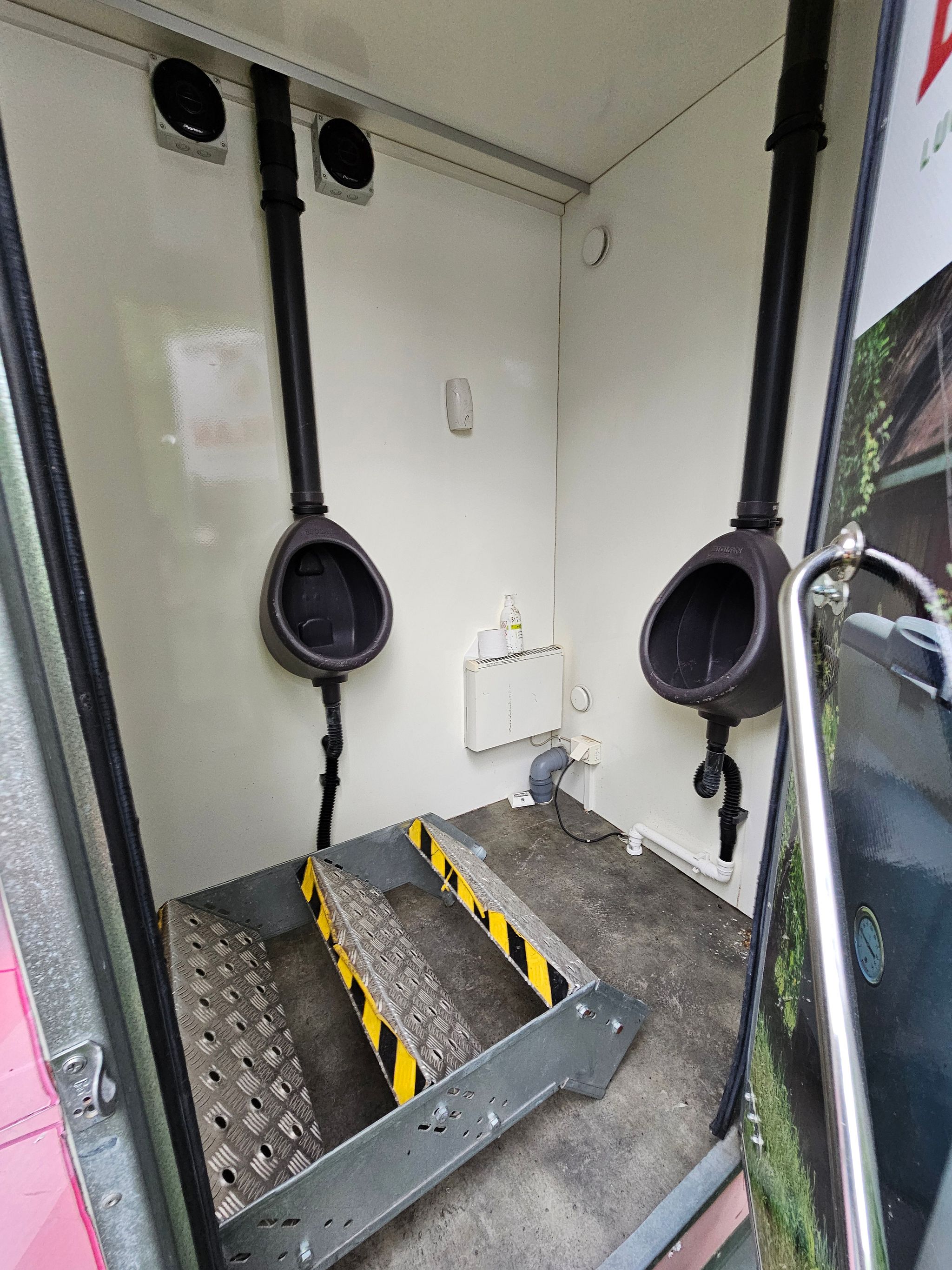 Image 6/15