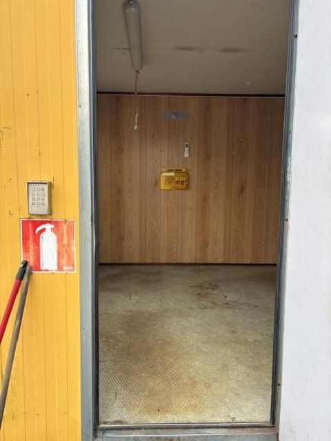 Image 4/6
