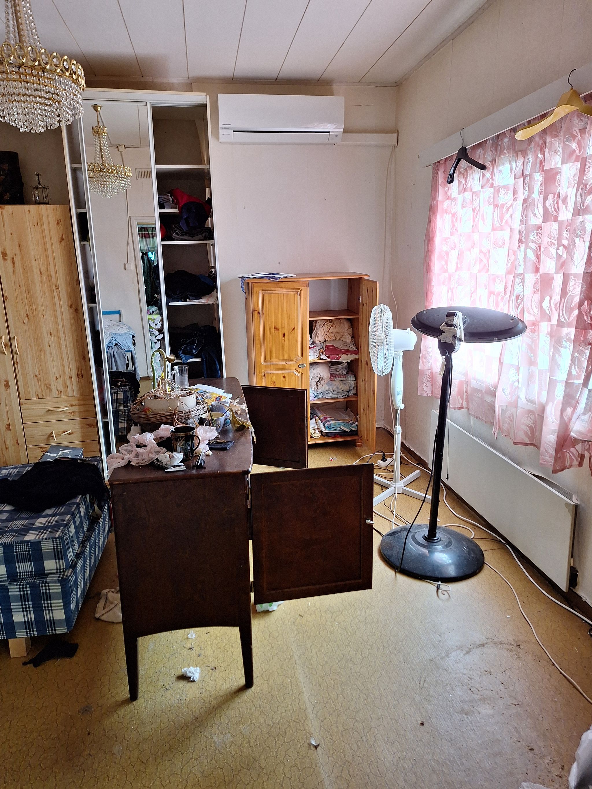 Image 8/19