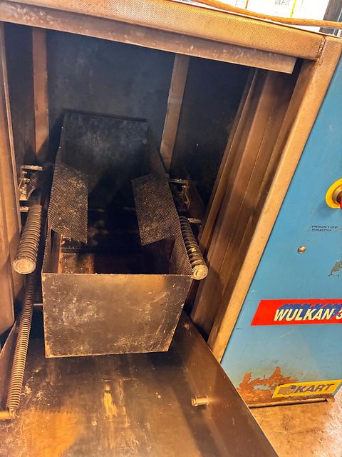 Image 4/6