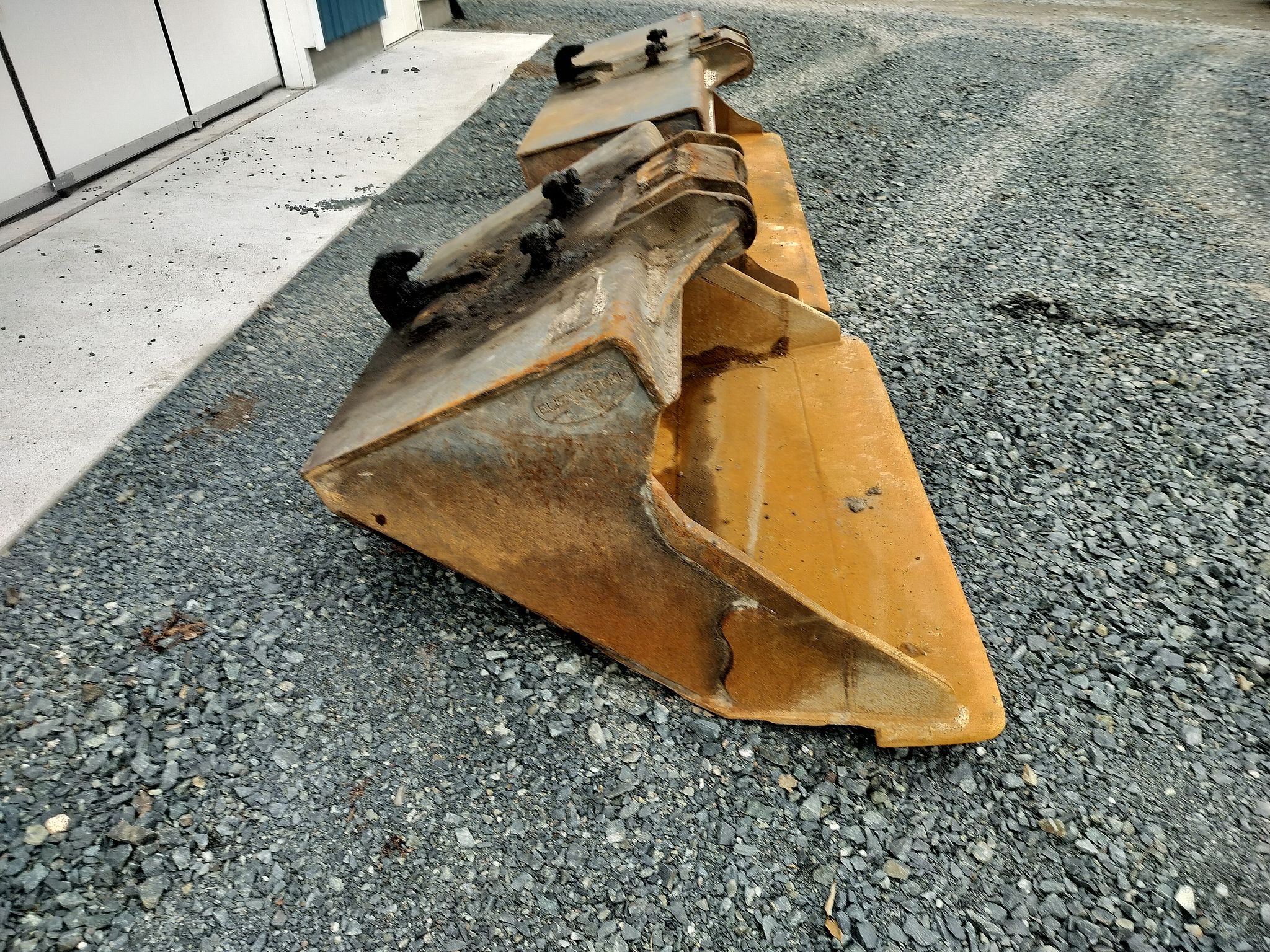 Image 1/2