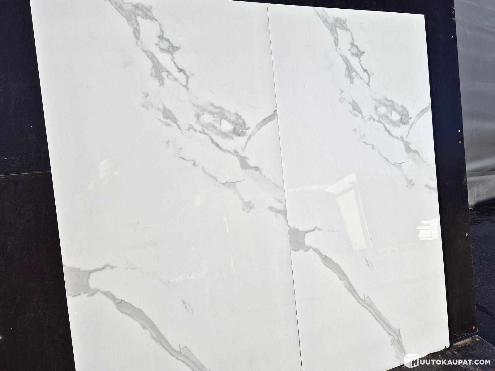(17.28m2) JÄTTI ISOA PORCELLANICO LATTIA-SEINÄLAATTAA 60x120cm, (17.28m2) CAROLINA STATUARIO POLISHED. PREMIUM QUALITY, 1-laatu, REKTIFIOITU, ovh. 2 039€, Lahti的来源图片