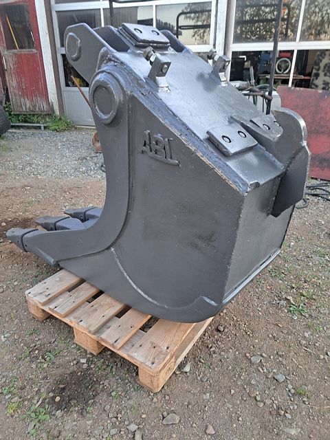 Image 4/6