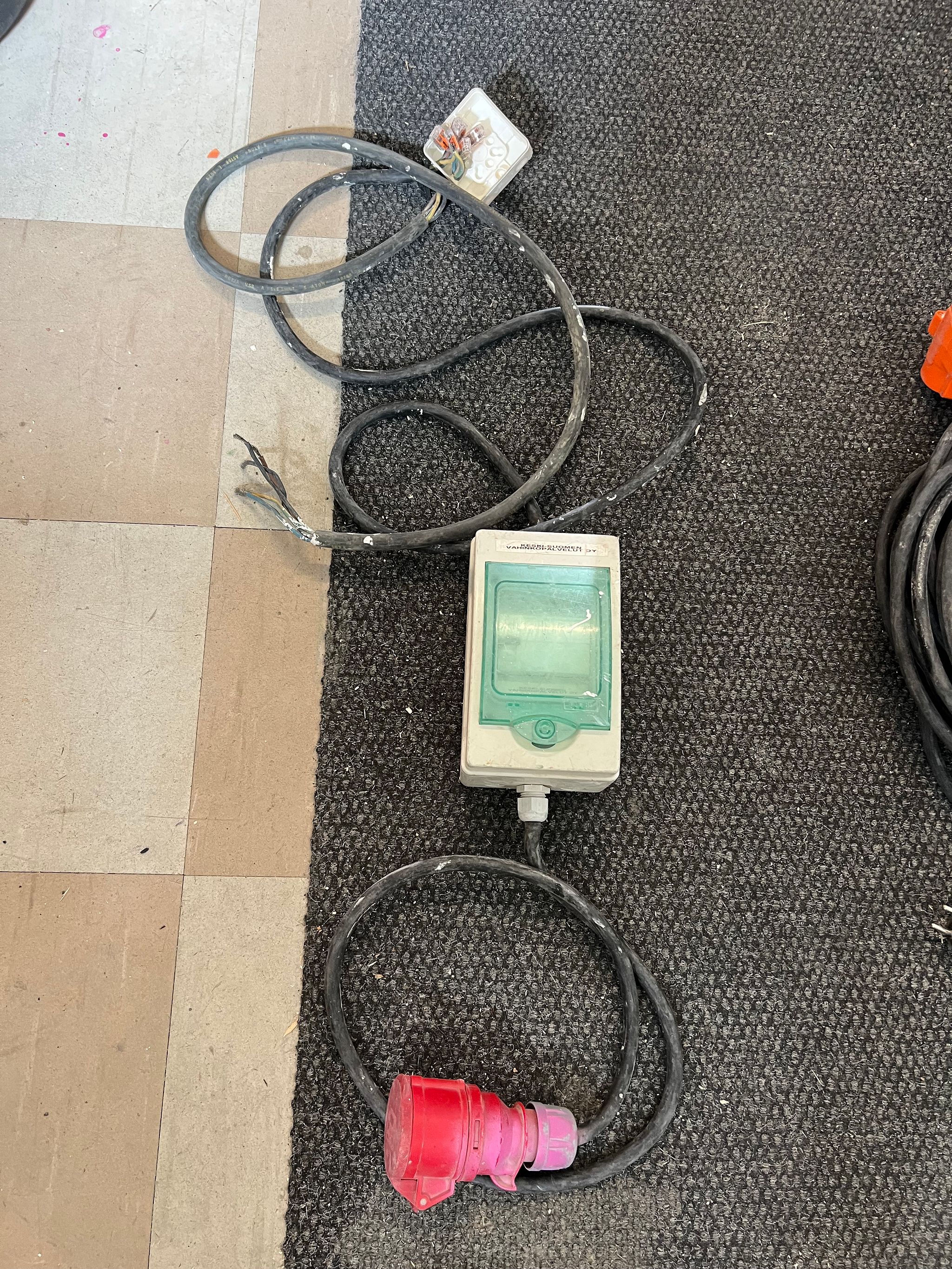 Image 6/9