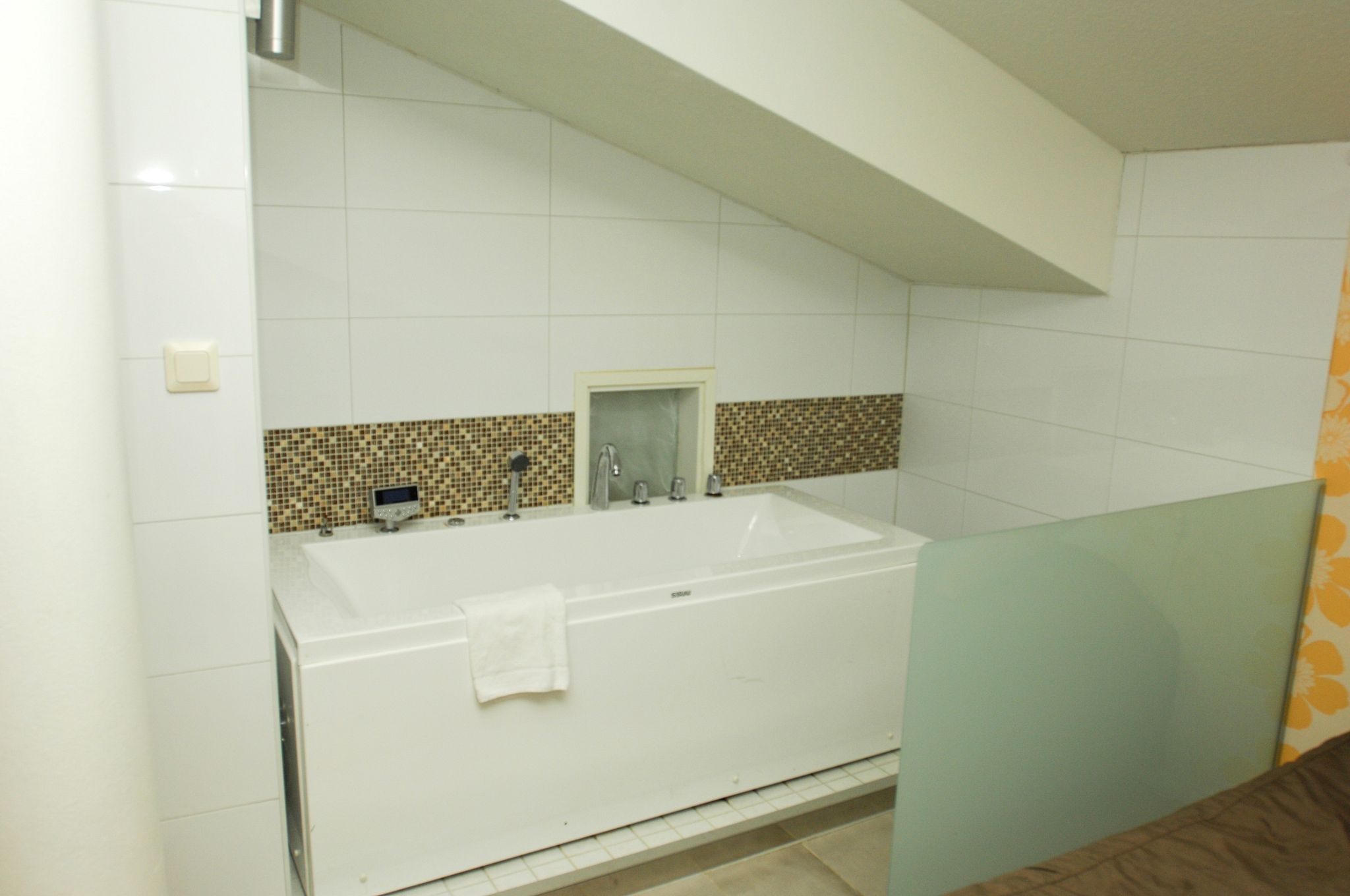 Image 6/28