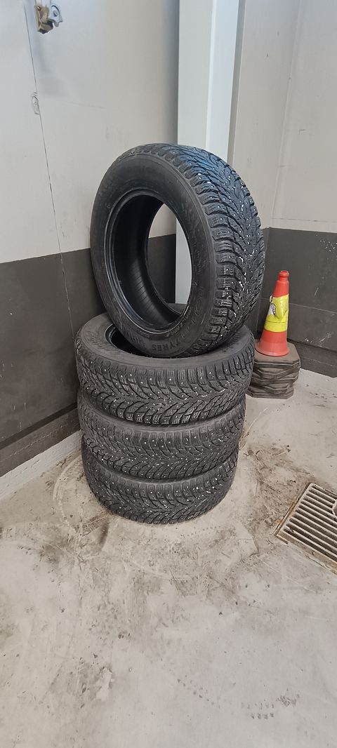 Image 1/8