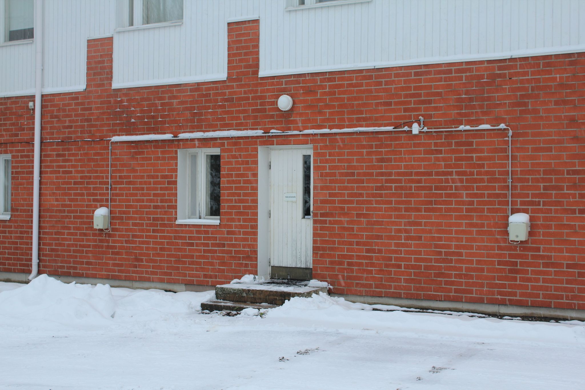Image 2/8