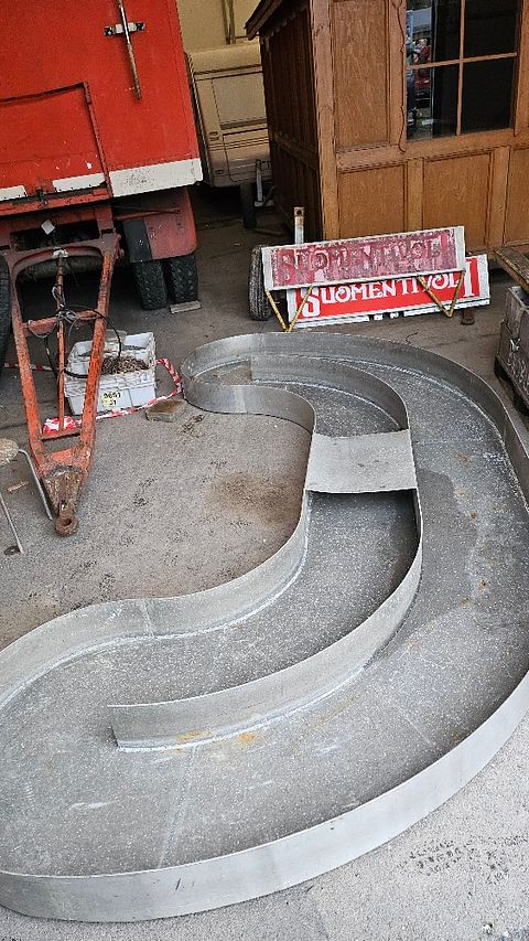 Image 1/3