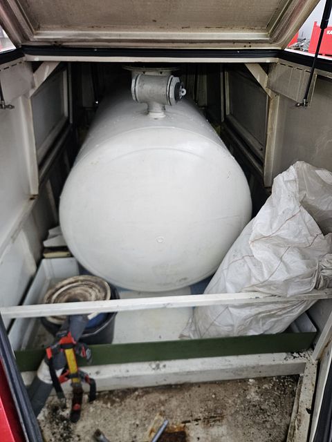 Image 8/8