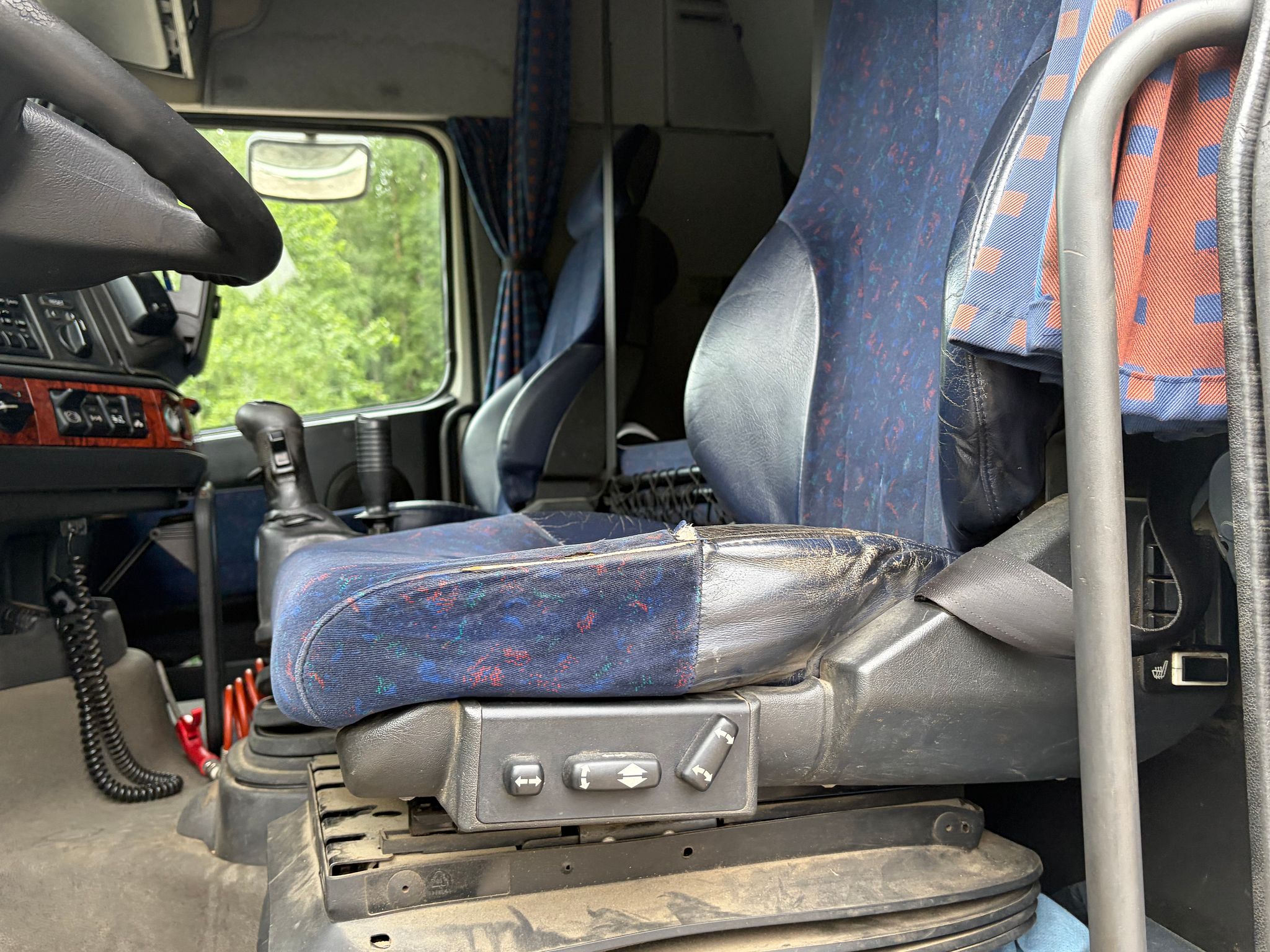 Image 11/25