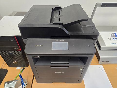 Image 8/10
