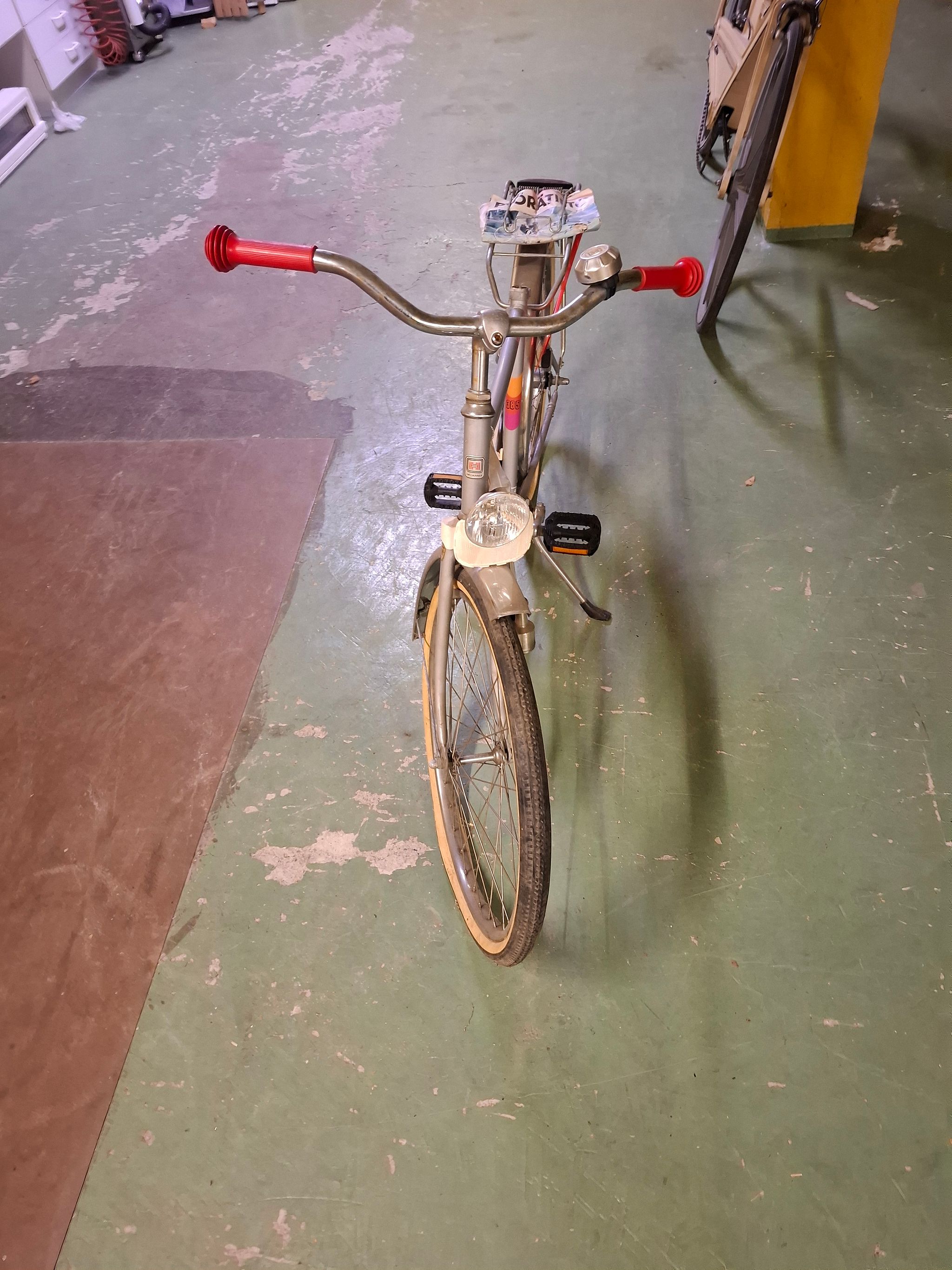 Image 8/10