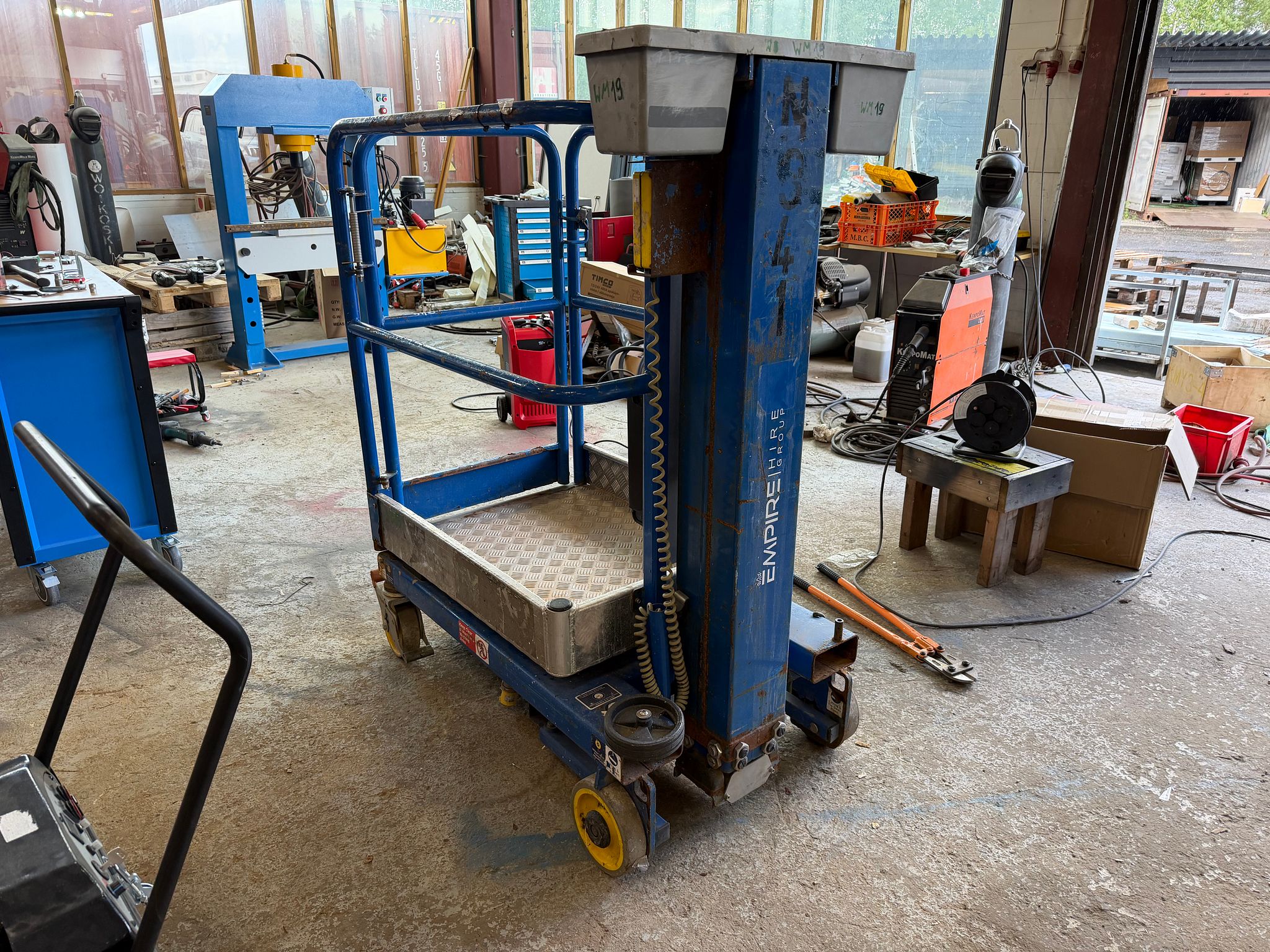 Image 3/8